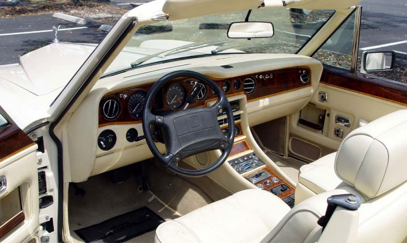 Rolls-Royce Corniche III LCX30138 uit 1990